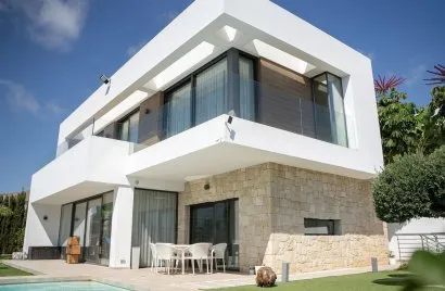Villa de 4 dormitorios en Finestrat, España No. 3560