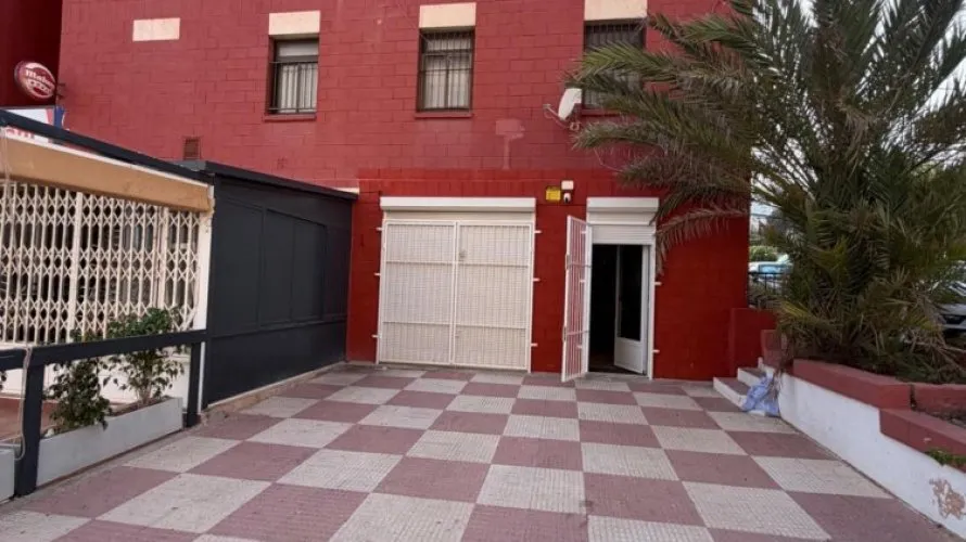 Propiedad comercial de 100m² en Torrevieja, España No. 3563 № 2