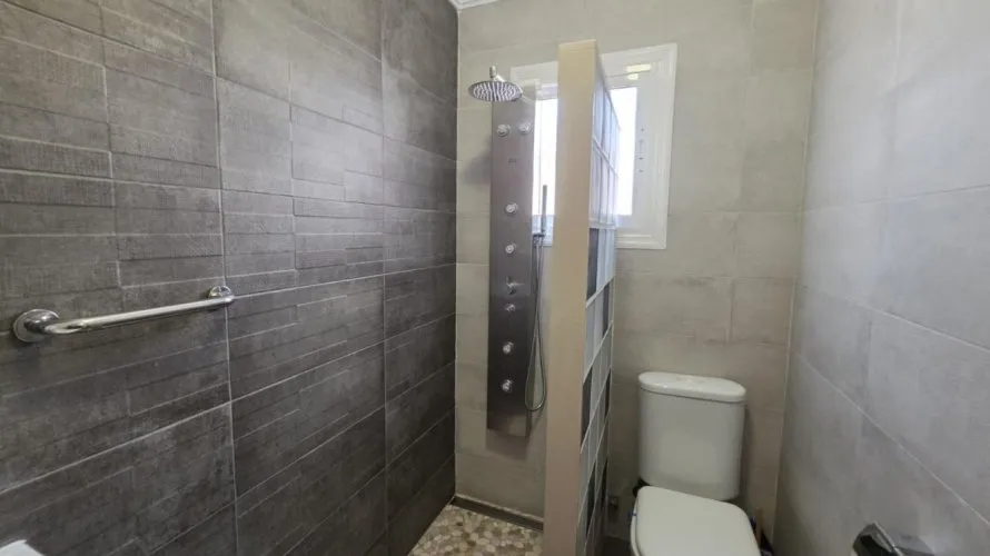 Сasa de 2 dormitorios en Torrevieja, España No. 3548 № 8