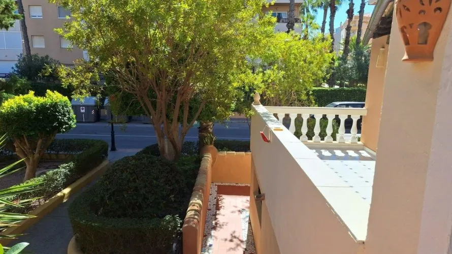 Apartamento de 2 dormitorios en Torrevieja, España No. 3549