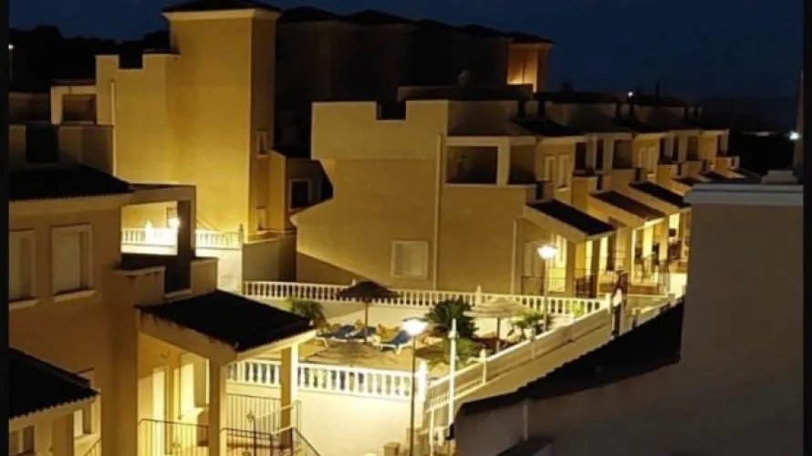Dúplex de 2 dormitorios en San Miguel de Salinas, España No. 3591 № 1