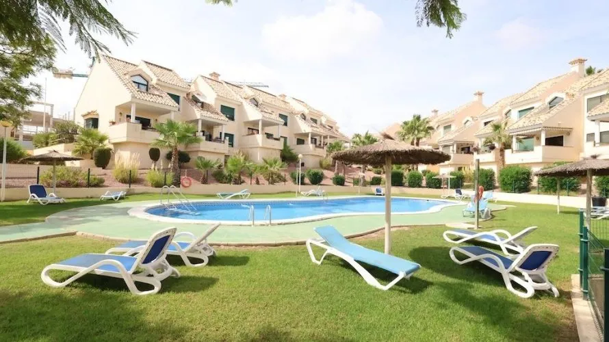 Apartamento de 2 dormitorios en Alicante, España No. 3576