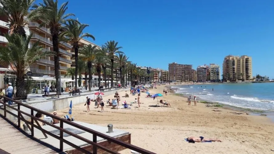Apartamento de 2 dormitorios en Torrevieja, España No. 3570 № 1