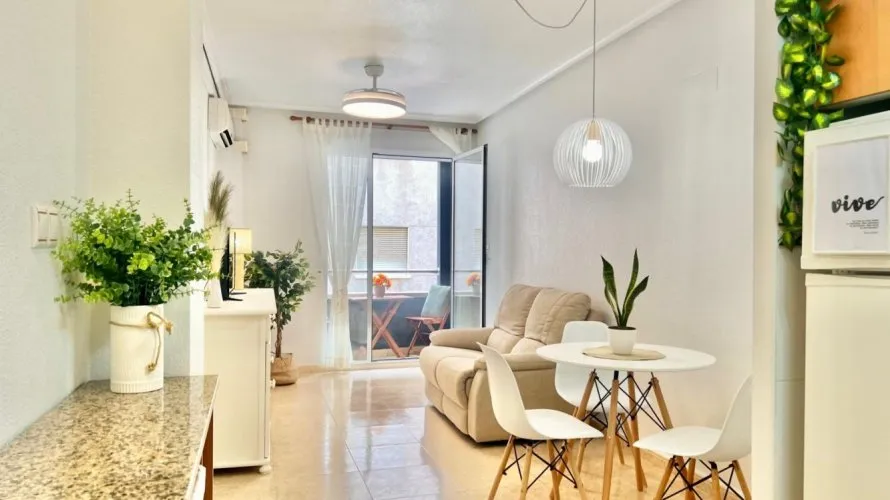 Apartamento de 2 dormitorios en Torrevieja, España No. 3543 № 18