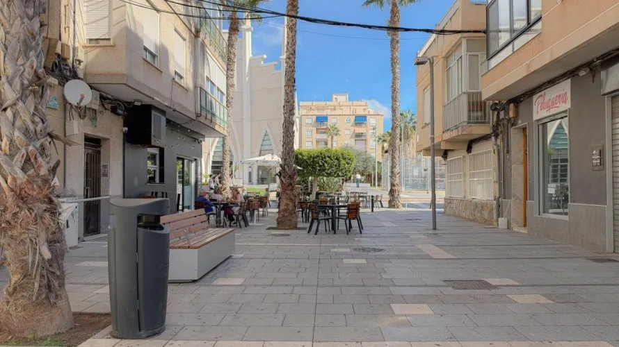 Apartamento de 1 dormitorio en Torrevieja, España No. 3636 № 1