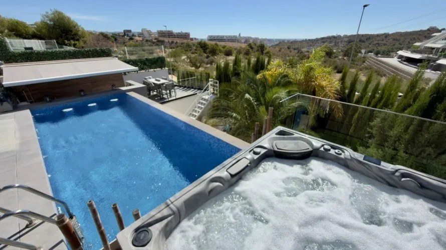 Villa de 3 dormitorios en Finestrat, España No. 3638 № 1