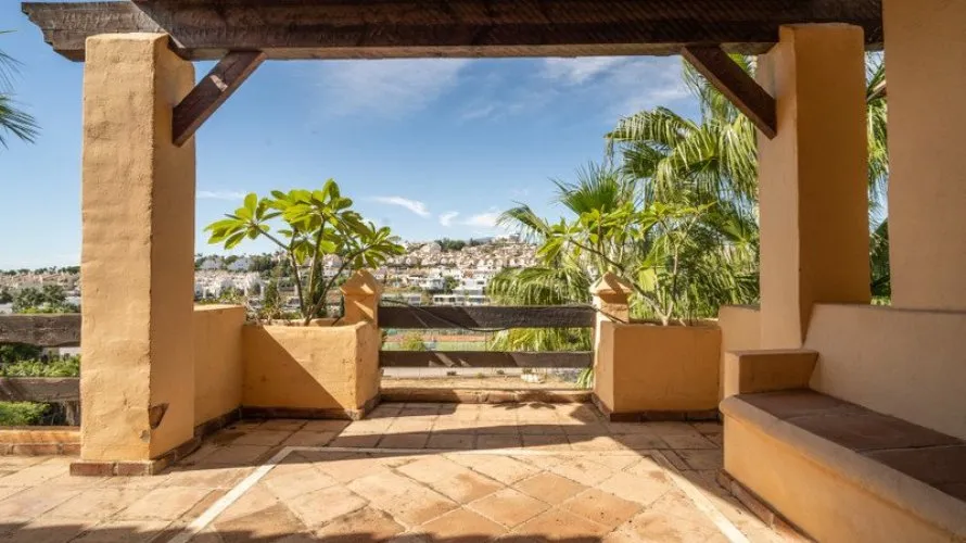 Apartment de 2 chambres à Estepona, Spain No. 659 № 2
