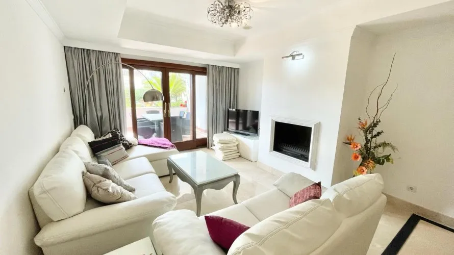 Apartment de 2 chambres à Marbella, Spain No. 342