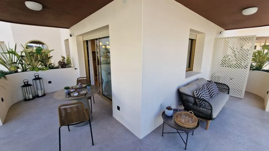 Apartment de 2 chambres à Marbella, Spain No. 692 № 3