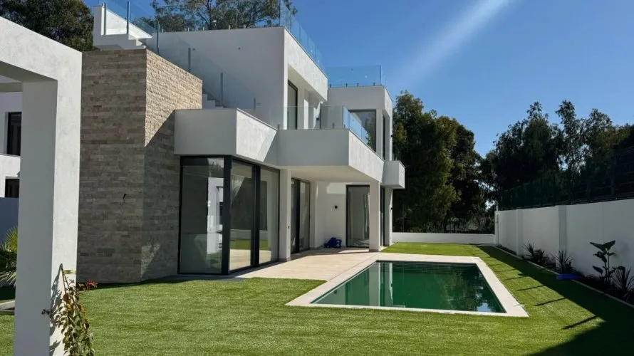 Villa de 4 chambres à Estepona, Spain No. 806 № 4