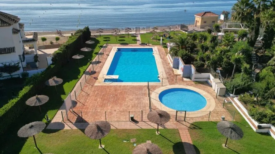 Apartment de 2 chambres à Estepona, Spain No. 615 № 4