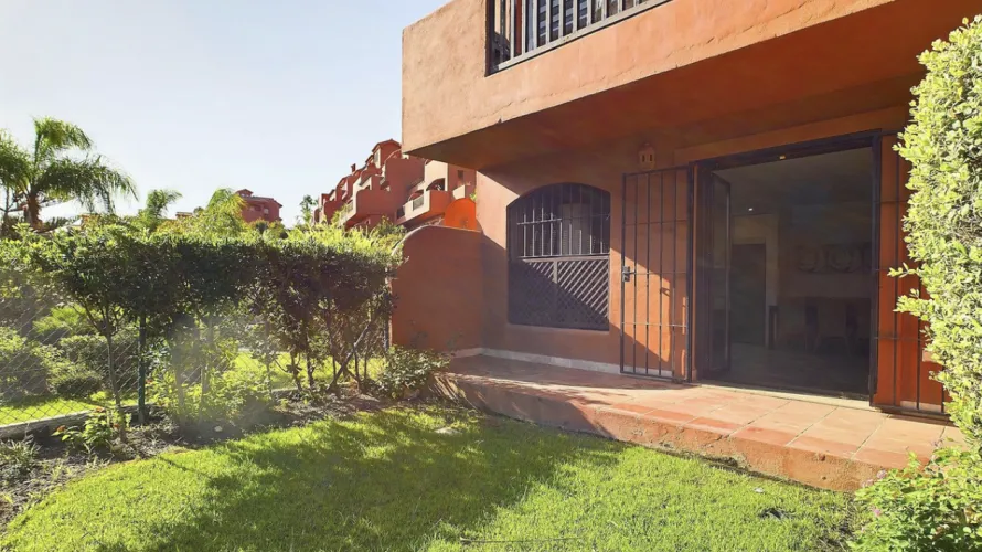 Apartment de 2 chambres à Estepona, Spain No. 611 № 12