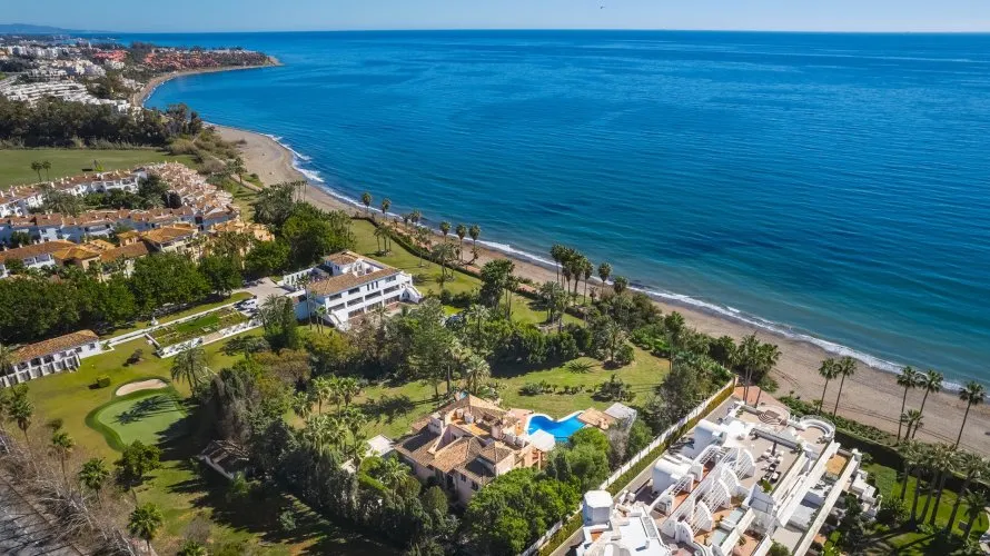 Villa de 8 chambres à Estepona, Spain No. 401 № 1