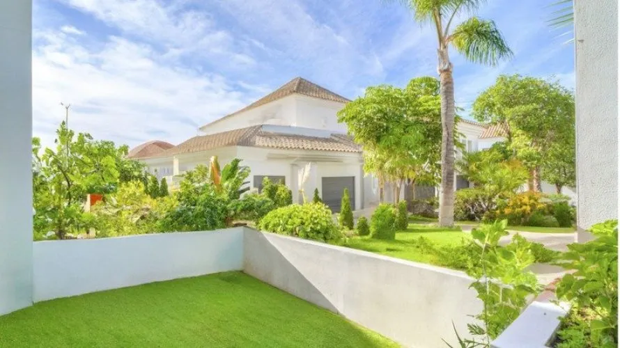 Villa de 5 chambres à Marbella, Spain No. 929 № 1