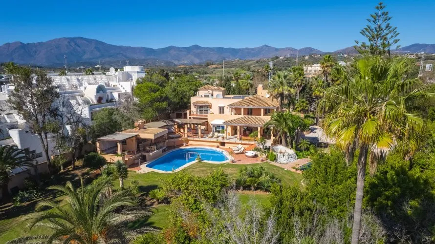 Villa de 8 chambres à Estepona, Spain No. 401 № 3