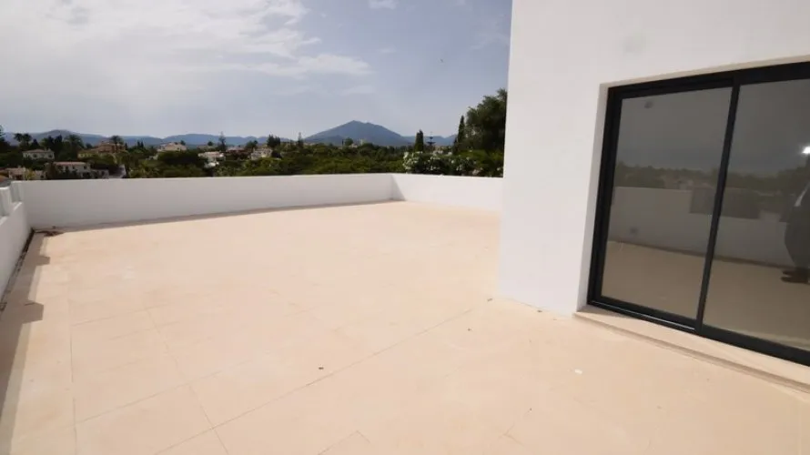 Villa de 4 chambres à Nueva Andalucia, Spain No. 933 № 27