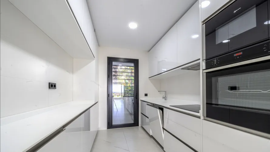 Apartment de 2 chambres à Estepona, Spain No. 662 № 4