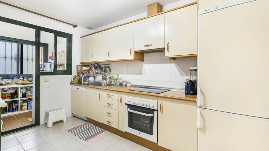 Apartment de 2 chambres à Cortes (San Pedro De Alcantara), Spain No. 661 № 11