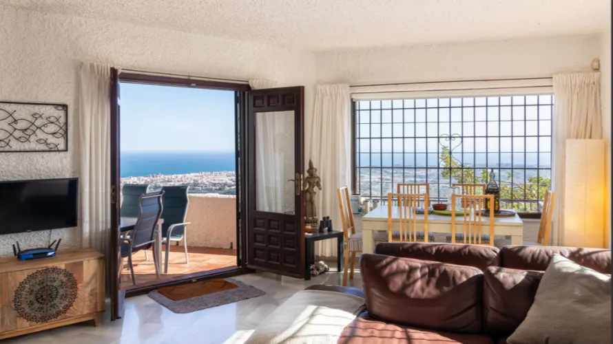 Villa de 4 chambres à Mijas Costa, Spain No. 997 № 2