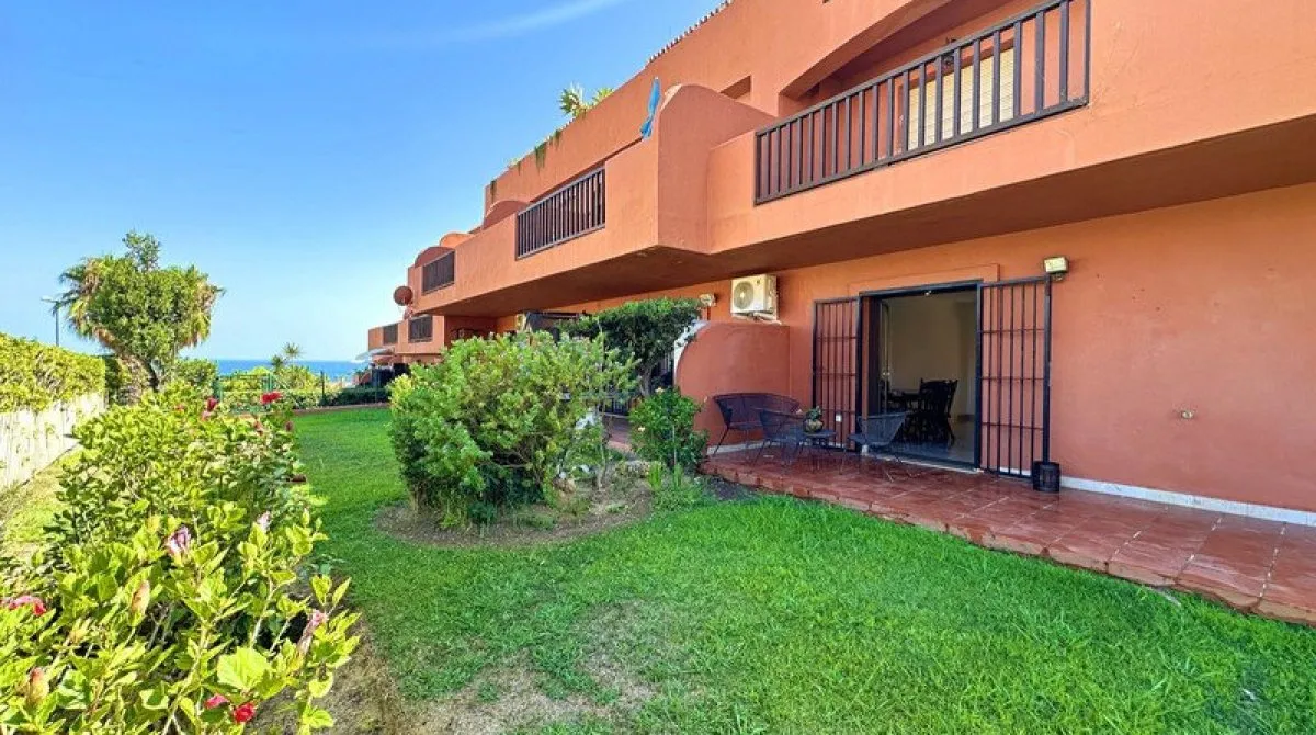 Apartment de 3 chambres à Estepona, Spain No. 631