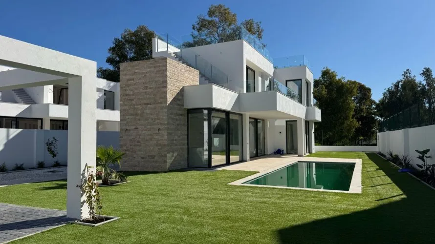 Villa de 4 chambres à Estepona, Spain No. 806 № 3