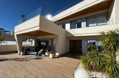Villa de 4 chambres à Campoamor, Espagne No. 2587