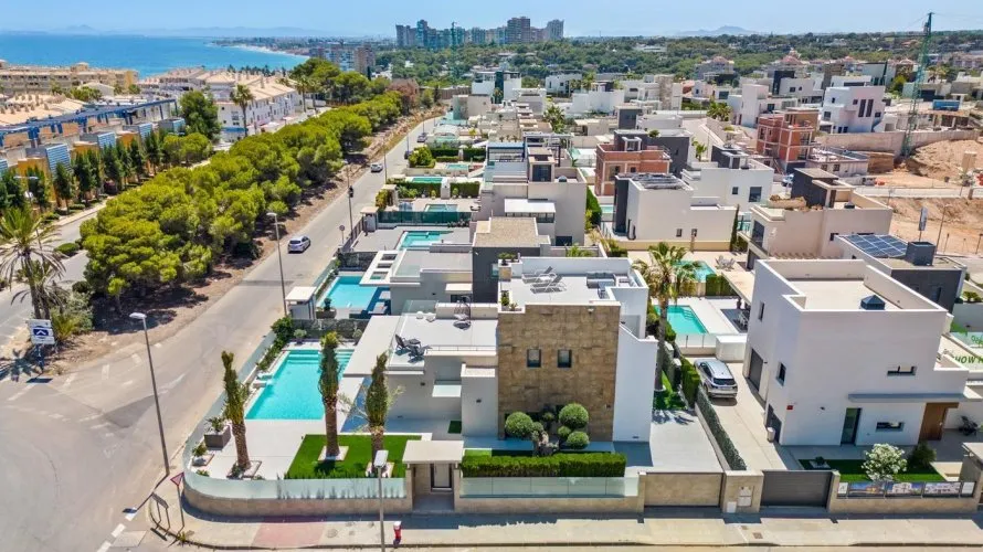 Villa de 4 chambres à Campoamor, Espagne No. 2010 № 1
