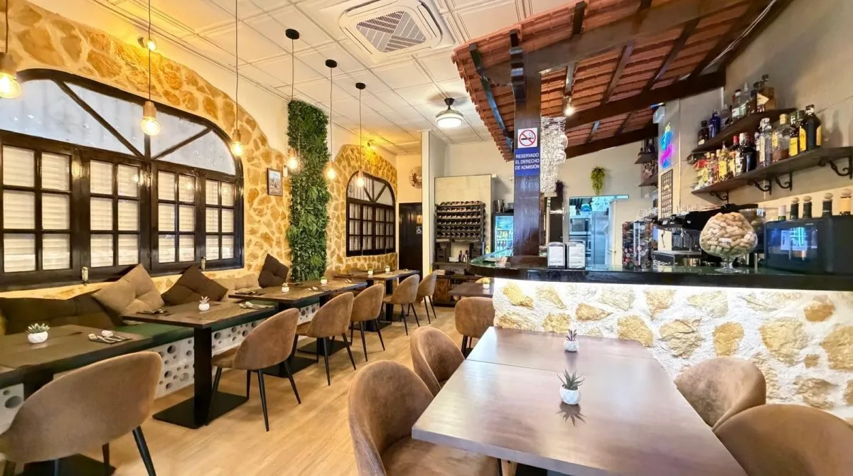 Commercial property de 57m² à Torrevieja, Espagne No. 2311