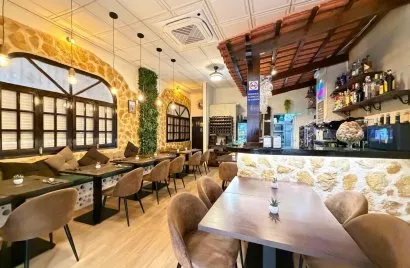 Commercial property de 57m² à Torrevieja, Espagne No. 2311