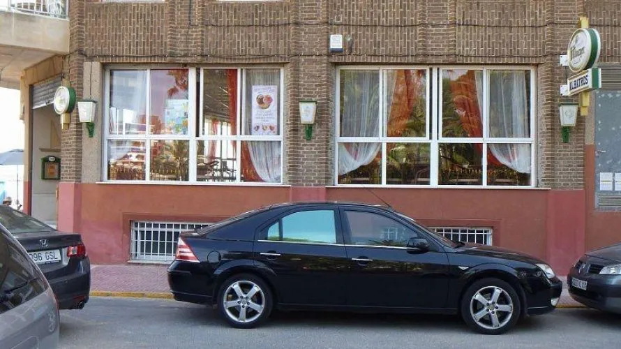 Commercial property de 400m² à Torrevieja, Espagne No. 1918 № 1