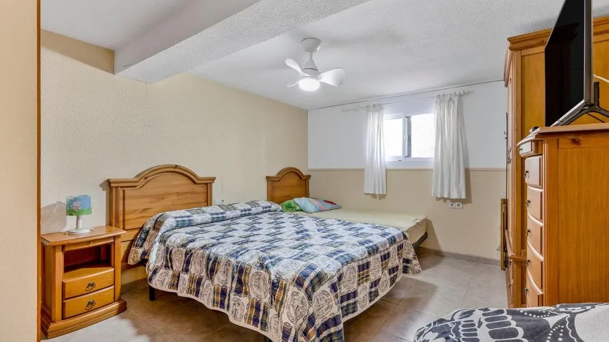 Villa de 4 chambres à Torrevieja, Espagne No. 2165 № 16