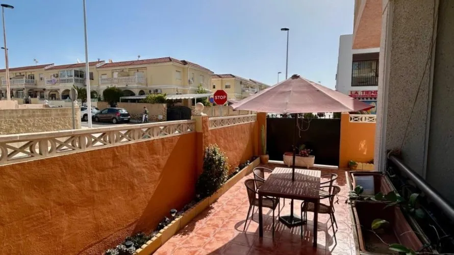 Bungalow de 2 chambres à Torrevieja, Espagne No. 2436 № 18
