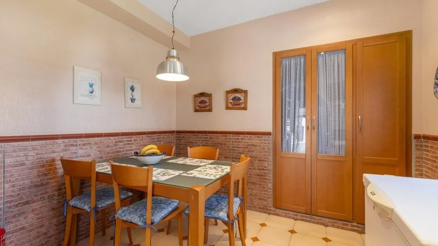 Villa de 4 chambres à Torrevieja, Espagne No. 2165 № 10