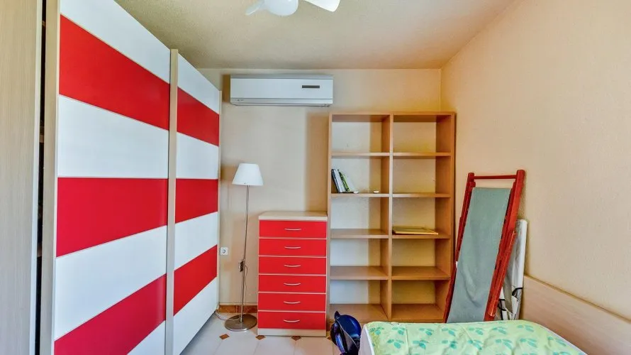 Villa de 4 chambres à Torrevieja, Espagne No. 2165 № 8