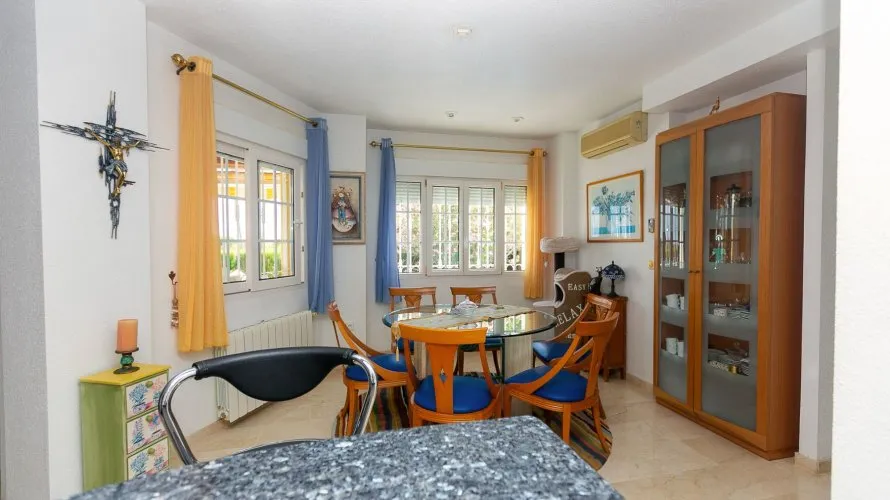 Villa de 194m² à Alicante, Espagne No. 2667 № 6