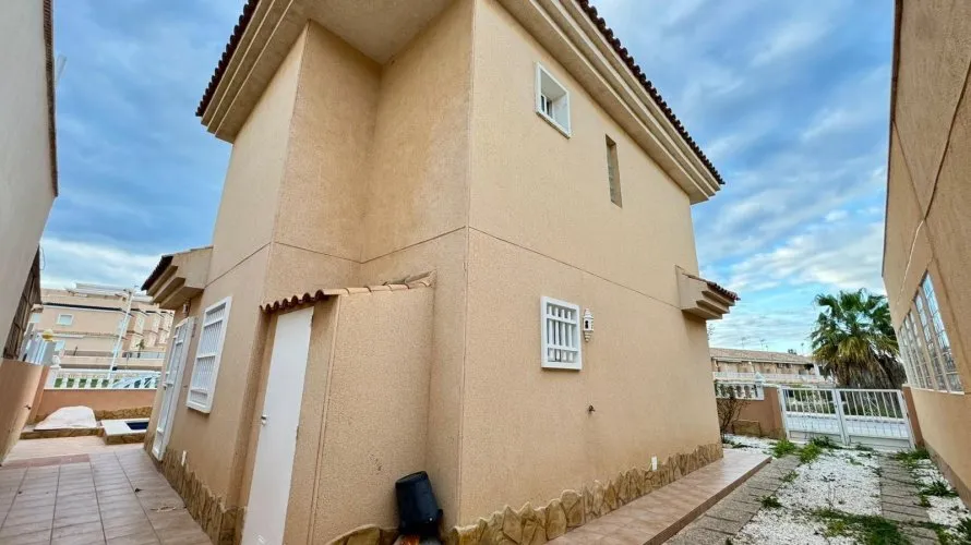 Apartment de 3 chambres à Torrevieja, Espagne No. 2302 № 20