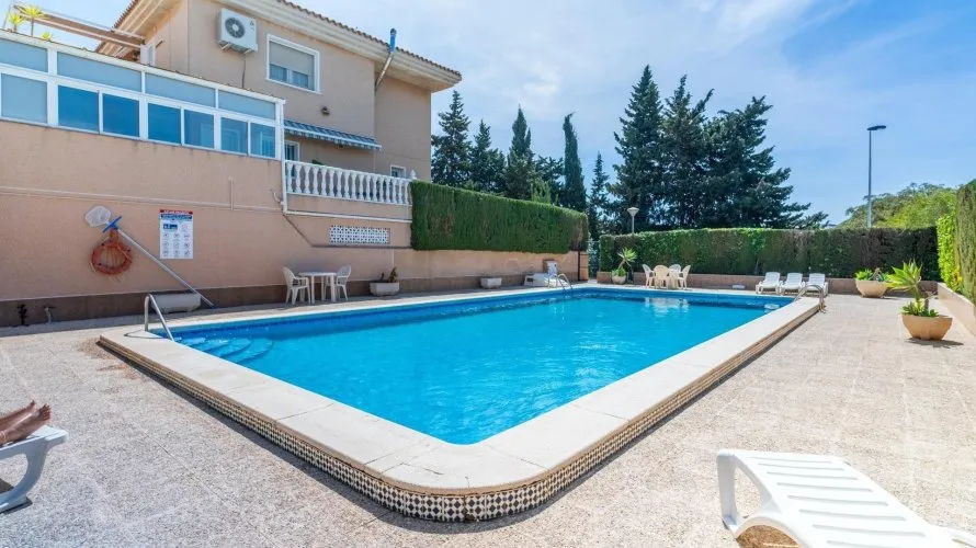 Villa de 3 chambres à Torrevieja, Espagne No. 1542 № 15
