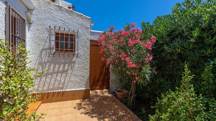 Villa de 4 chambres à Alicante, Espagne No. 2086 № 17