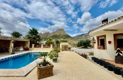 House de 3 chambres à Relleu, Espagne No. 2564