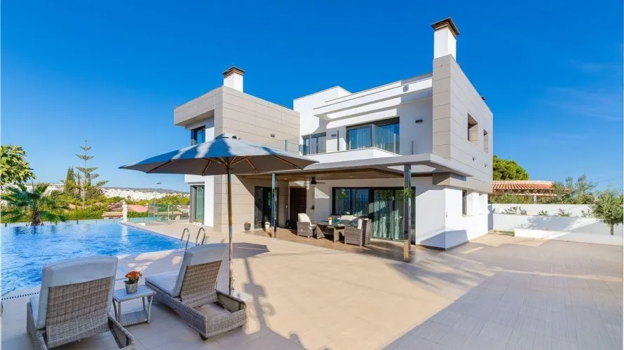 Villa de 461m² à Torrevieja, Espagne No. 2244 № 27