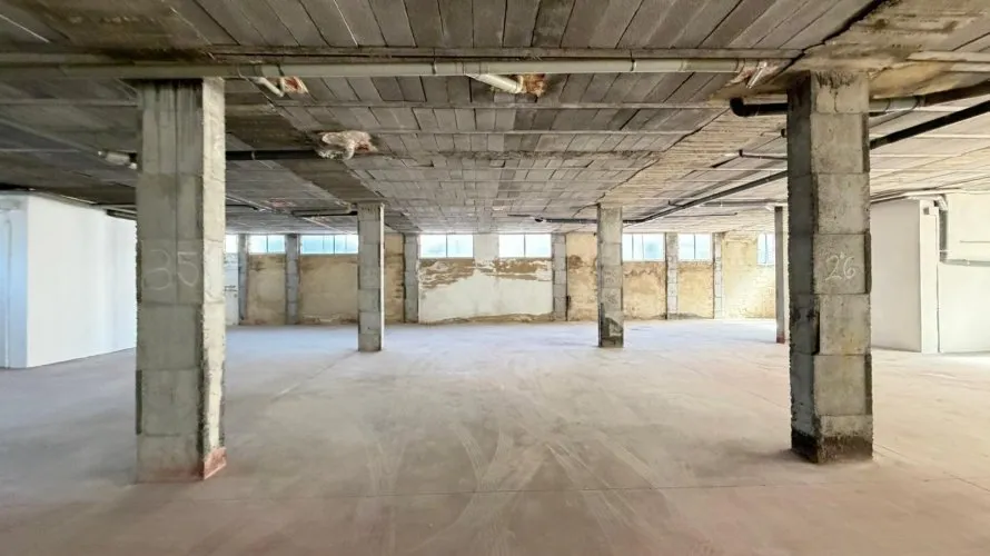 Commercial property de 2800m² à Torrevieja, Espagne No. 2675 № 1