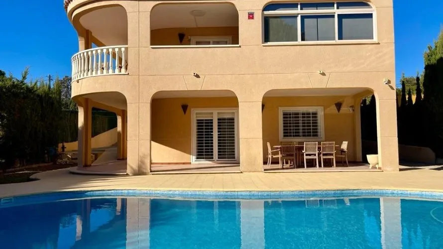 Villa de 4 chambres à Torrevieja, Espagne No. 1466