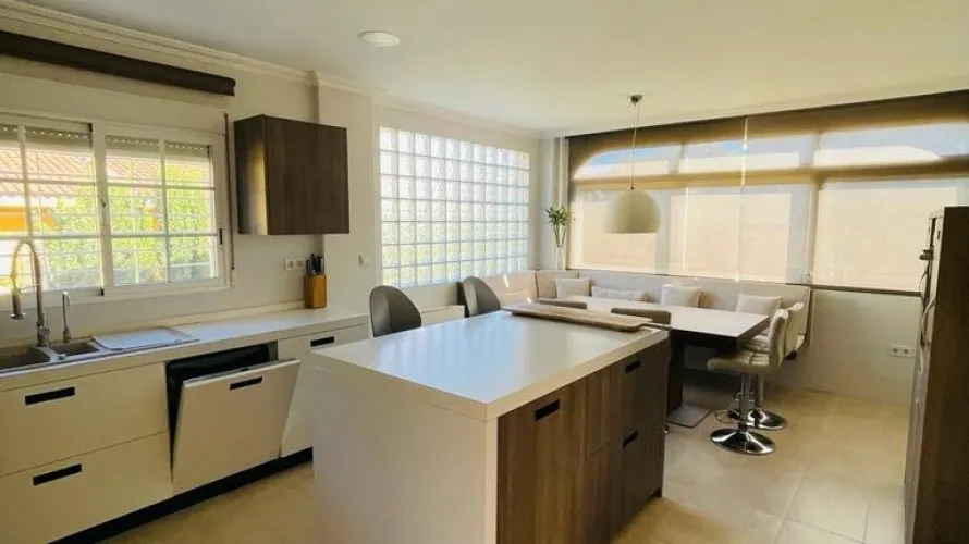 Villa de 4 chambres à Torrevieja, Espagne No. 1466 № 11