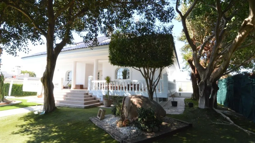Villa de 4 chambres à Torrevieja, Espagne No. 1477