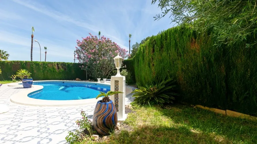 Villa de 194m² à Alicante, Espagne No. 2667 № 23