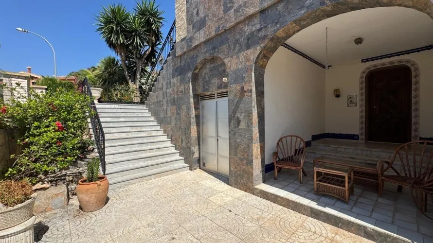 Villa de 5 chambres à Campoamor, Espagne No. 2101 № 14