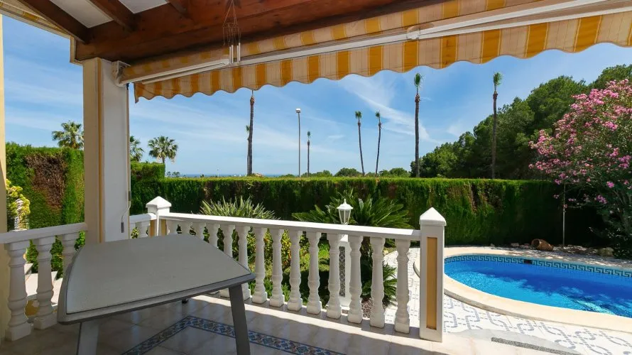 Villa de 194m² à Alicante, Espagne No. 2667 № 24