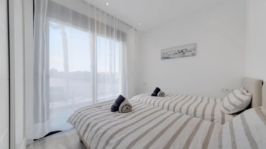 Villa de 3 chambres à La Zenia, Espagne No. 1580 № 12