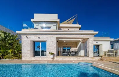 Villa de 442m² à La Zenia, Espagne No. 2333