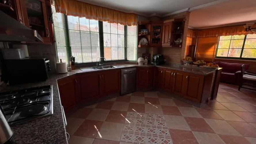 Villa de 480m² à Benidorm, Espagne No. 2004 № 28